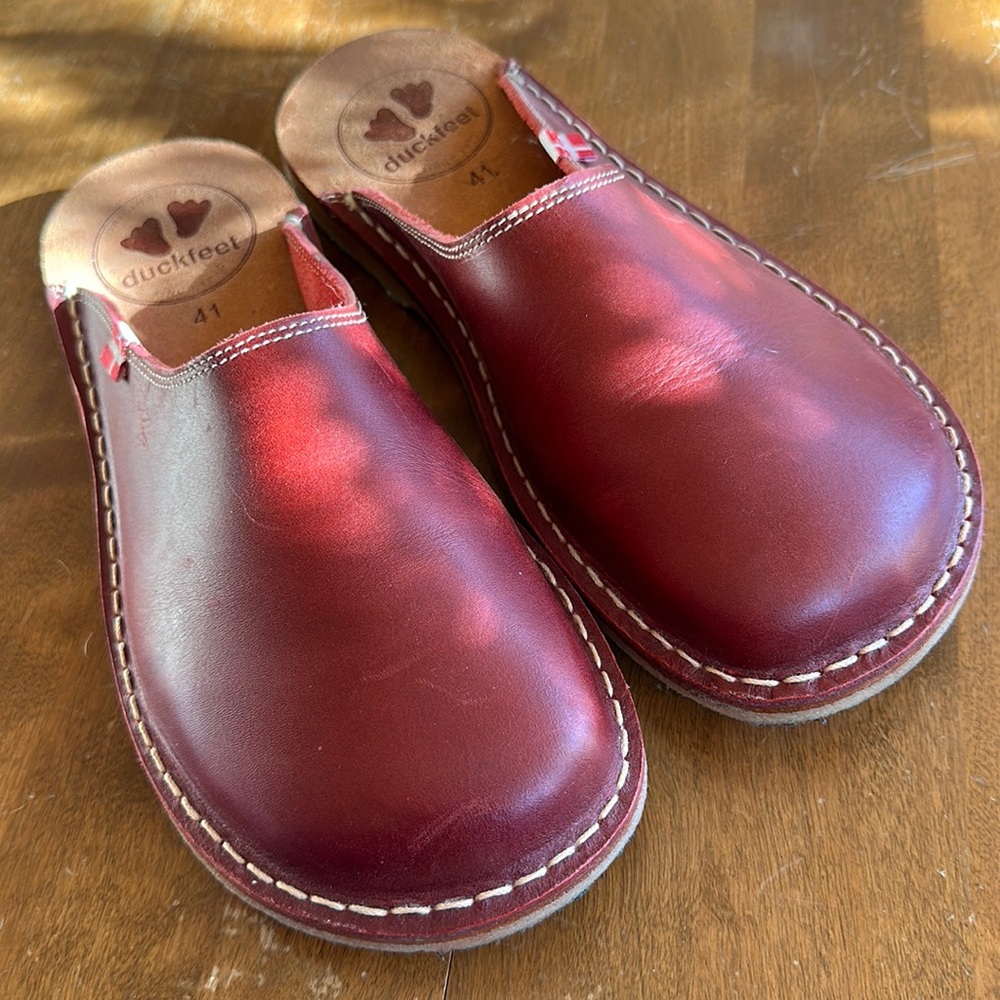 EUC Duckfeet blavand slip on clog size 41